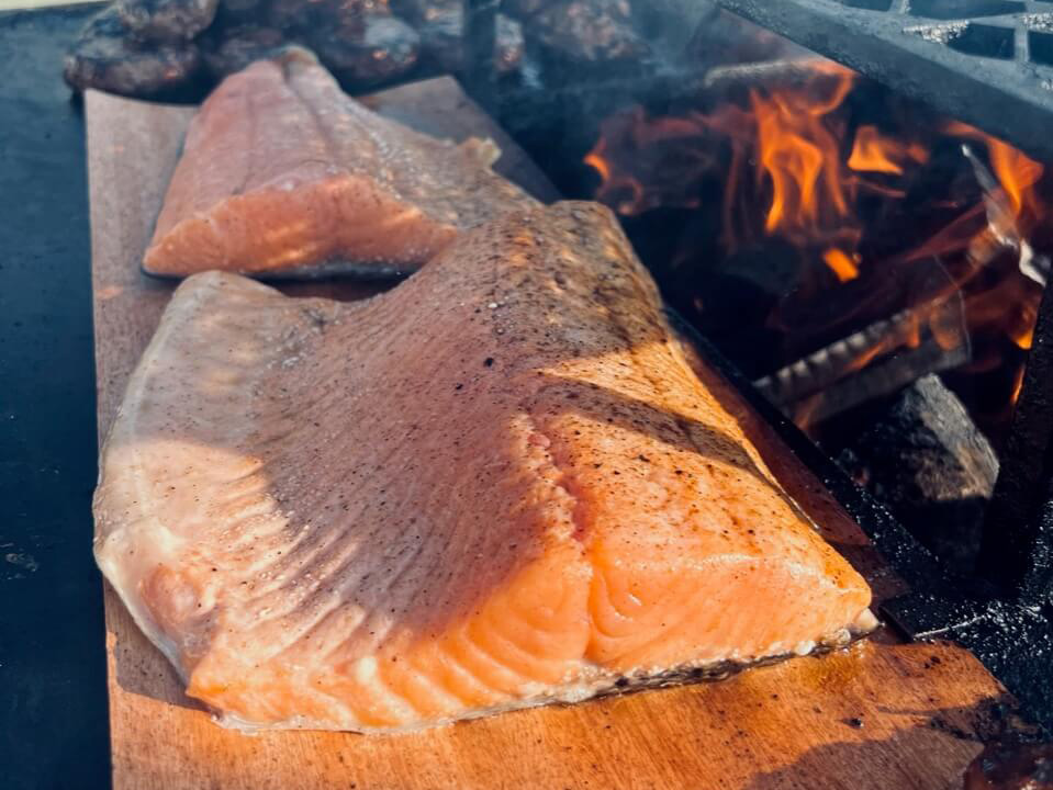 Zalm op cederhout